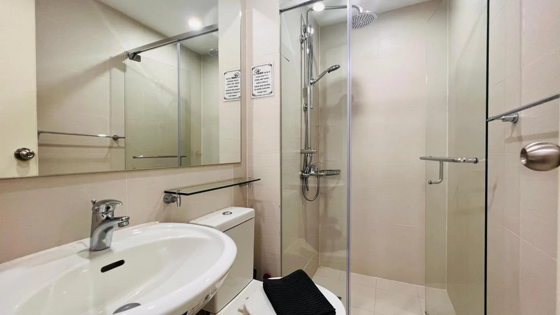 Azure Sakura Suite Manila Apartment